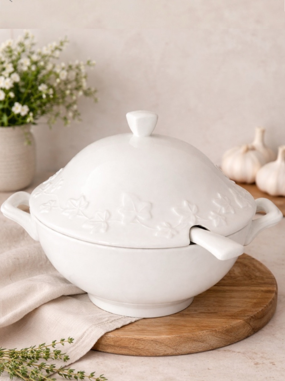 Pottery Barn Vine China White Tureen Lid Ladle & Handles Large Italian Rare 4 Qt